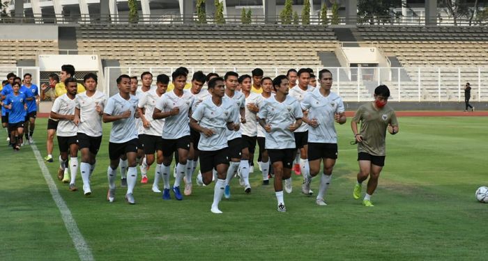Timnas Indonesia melakukan sesi latihan di Stadion Madya, Senayan, Jakarta Pusat, Jumat (7/8/2020)