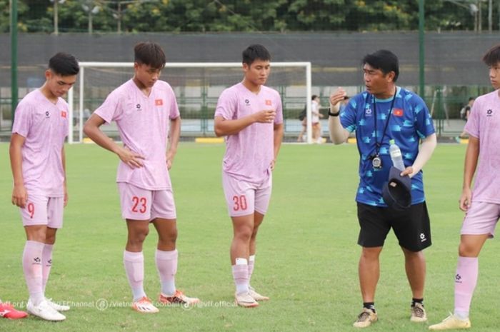 Timnas U-16 Vietnam menjelang ASEAN Cup U-16 2024.