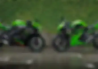 Wow, Kawasaki Indonesia Unggah Foto Ninja 250 4 Silinder Bersama Ninja 250SL, Udah Hadir di Indonesia?