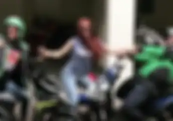  Video Kasus Cewek Bule Jadi Rebutan Driver Ojol, Gak Taunya Malah Pilih Babang Ganteng