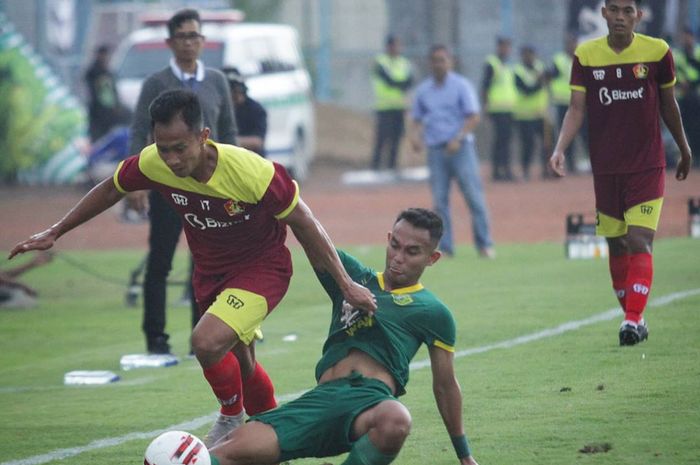 Suasana pertandingan Persik Kediri kontra Persebaya Surabaya dalam Piala Gubernur Jatim 2020 di Stadion Gelora Bangkalan, Senin (10/2/2020).