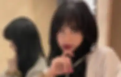 Jadi Cover Girl di Majalah W Korea, Lisa BLACKPINK Bergaya Retro