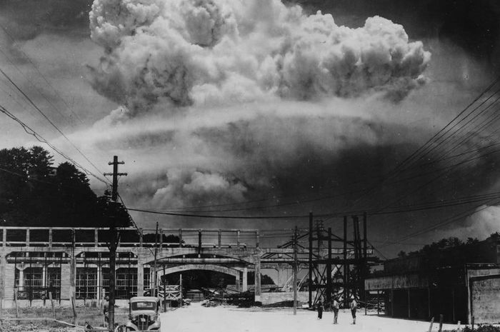 Potret 15 menit setelah bom atom meledak hebat di Hiroshima pada 6 Agustsu 1945.
