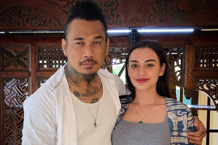 I Gede Aryastina (Jerinx) dan sang istri Nora Alexandra