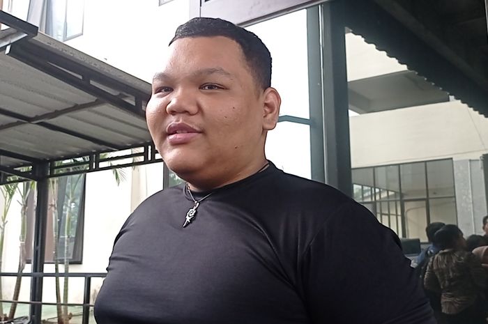 Putra bungsu Mat Solar, Haidar Rasyad atau Popon saat ditemui di Polres Tangerang Selatan, Kamis (10/10/2024).