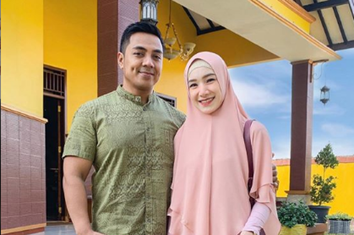 Ustaz Riza Muhammad dan Indri Giana