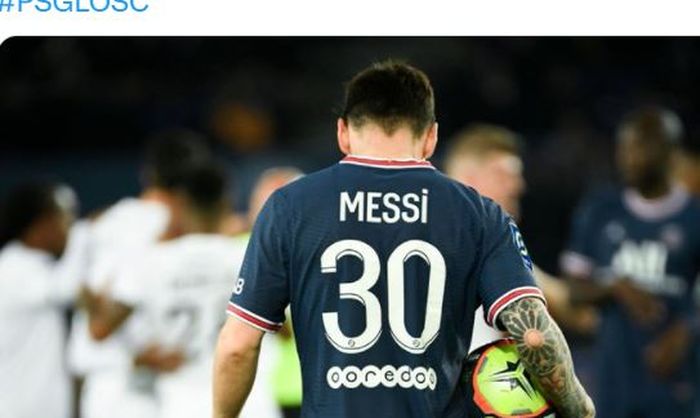 Ekspresi megabintang Paris Saint-Germain, Lionel Messi, dalam laga Liga Prancis kontra Lille di Stadion Parc des Princes, Jumat (29/10/2021).