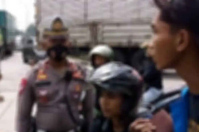 Seorang mahasiswa ini sempat membentak anggota satlantas Polres Metro Bekasi saat terjaring razia Operasi Zebra 2022 di Jalan Urip Sumoharjo, Cikarang Utara.