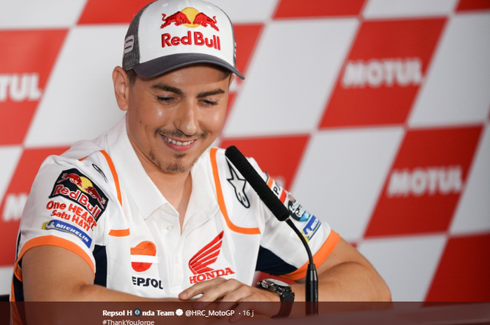 Momen saat pembalap Repsol Honda, Jorge Lorenzo, mengumumkan keputusannya untuk pensiun di Sirkuit Ricardo Tormo, Valencia, Kamis (14/11/2019)