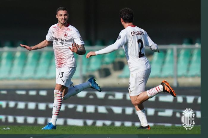 Rade Krunic mencetak gol saat AC Milan hadapi Hellas Verona pada lanjutan Liga Italia, 7 Maret 2021.