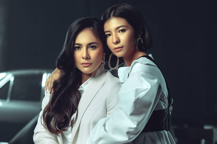 Fashion kompak Wulan Guritno dan Shalom Razade
