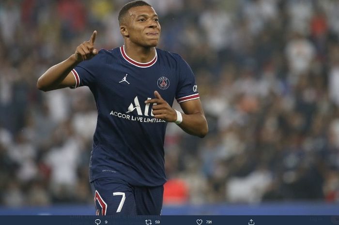 Selebrasi bintang PSG, Kylian Mbappe, usai menjebol gawang Strasbourg pada laga Liga Prancis 2021-2022.