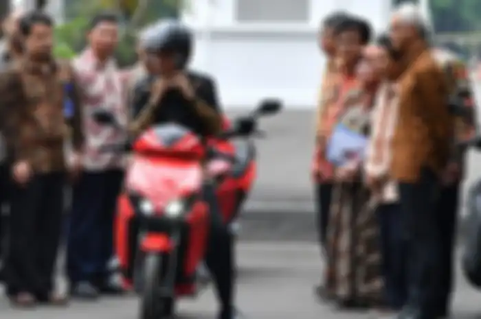 Presiden jajal Motor Listrik Gesits di Istana