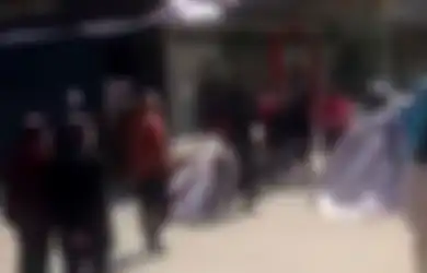 Bau Busuk Menyeruak Saat Buntalan Plastik Dilarikan ke Mobil, Seorang Gadis Usia 1 Tahun 'Kelaparan Sampai Meninggal' di Kota yang Dikarantina Karena Virus Corona