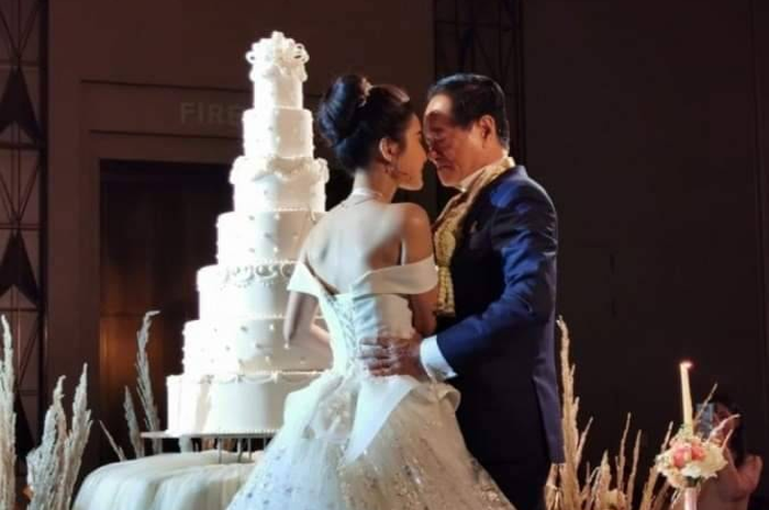 Pengantin beda usia 50 tahun.