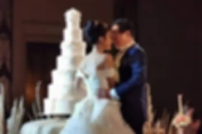 Pengantin beda usia 50 tahun.