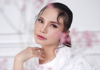 Dikira Anak SMP,  Rossa Kenakan Rok Batik Rancangan Gubernur Tanah Air! Kece Banget!