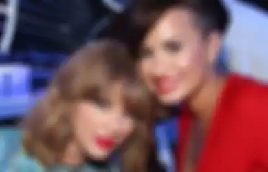 Momen Taylor Swift Asyik Nonton Demi Lovato di MTV VMAs 2023 dan Cerita Lengkap Awal Rumor Enggak Akur