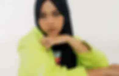 Hanin Dhiya Persembahkan Karya Terbarunya Bertahan Tanpa Arah