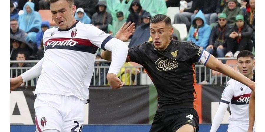 Diwarnai Handball Bek Timnas Indonesia dan Pelatih Pingsan, Venezia Pangkas Jarak Poin dengan Zona Aman