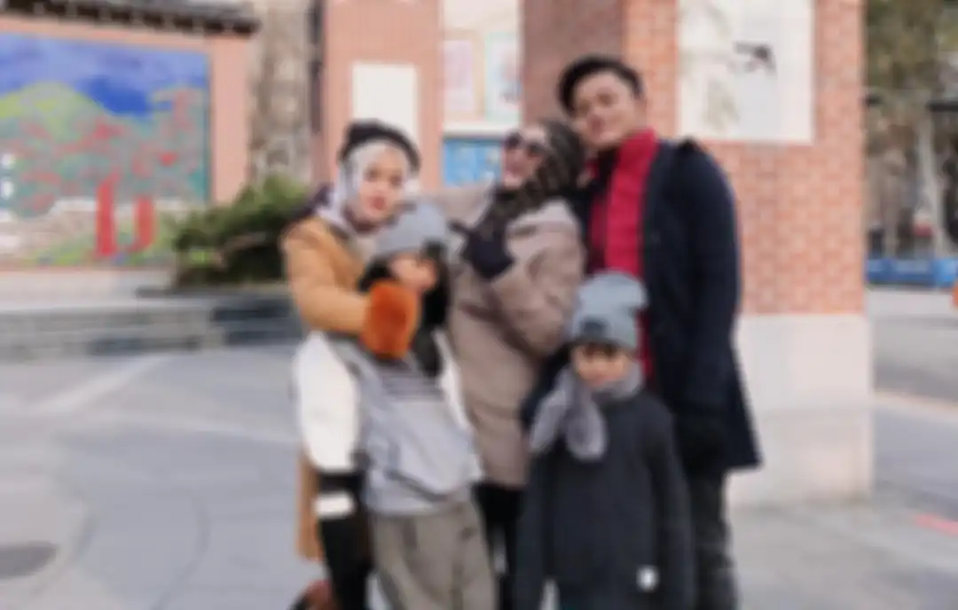 Putri Delina, Rizky Febian, bersama ibu mereka