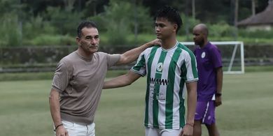 Timnas U-23 Indonesia - Ada Pemain Muda Lebih Gacor di PSS Sleman, Gerald Vanenburg Pilih Foto Bareng Hokky Caraka