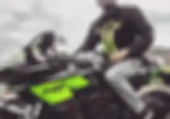 Terciduk.. Pakai Apparel VR46, Rossi Mejeng Bareng Moge Kawasaki