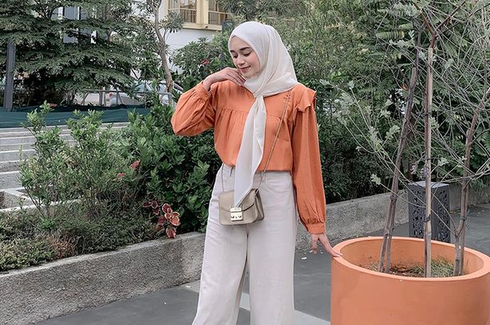OOTD hijab warna oranye