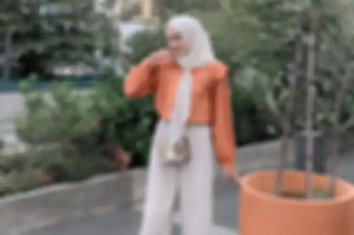 OOTD hijab warna oranye