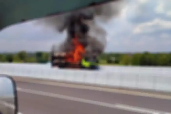 Truk pembawa 39 motor terbakar