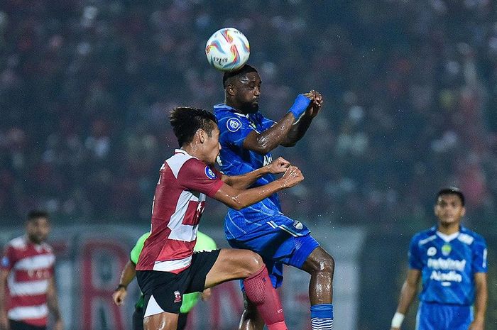 Suasana pertandingan antara Madura United melawan Persib Bandung di Gelora Bangkalan, Rabu (1/11/2023).