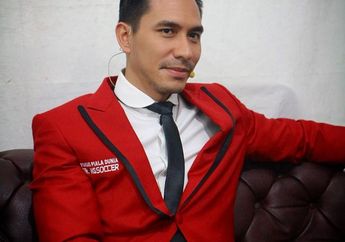 Biasa Tampil Rapi di Televisi, Darius Pamer Gayanya saat Jual Bakso