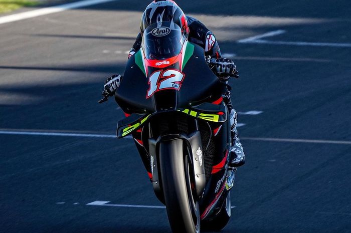 Maverick Vinales menjalani tes privat bersama Aprilia di Sirkuit Misano, Italia, 31 Agustus 2021.