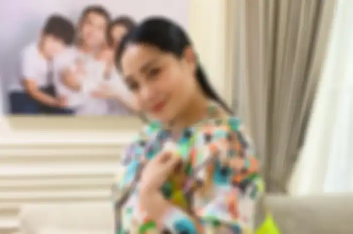 Yuk, intip tas Nagita Slavina setelah dicoret-coret!