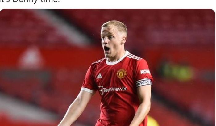 Ekspresi gelandang Manchester United, Donny van de Beek, saat melawan Brenford dalam laga persahabatan di Stadion Old Trafford, Rabu (28/7/2021).