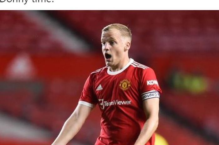 Ekspresi gelandang Manchester United, Donny van de Beek, saat melawan Brenford dalam laga persahabatan di Stadion Old Trafford, Rabu (28/7/2021).