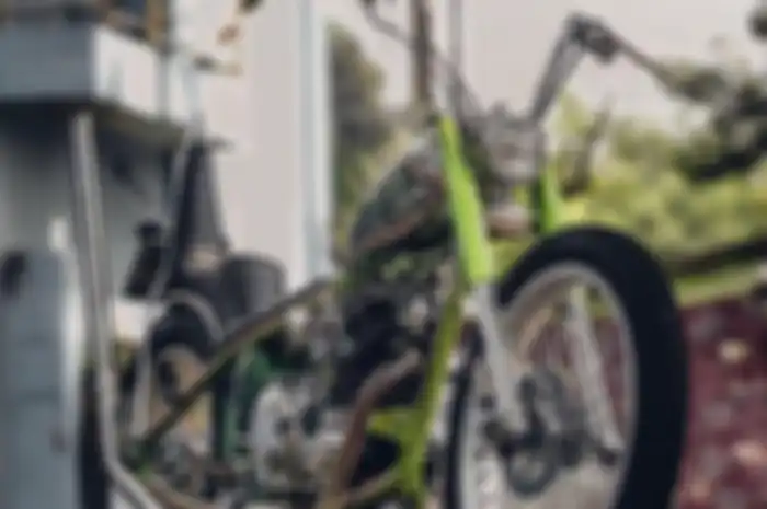 Kawasaki W175 yang dimodifikasi bernuansa chopper