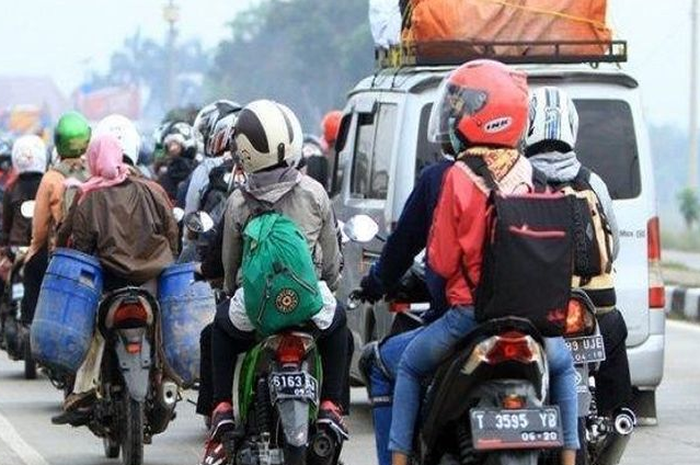 Ilustrasi, seorang pemudik motor asal Kediri tega tinggalkan anak dan istrinya di Brebes.