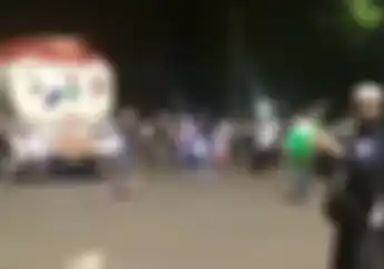 Mencekam! Video Detik-detik Truk Pertamina Dibajak, 2 Mobil Dibawa ke Depan Istana Negara
