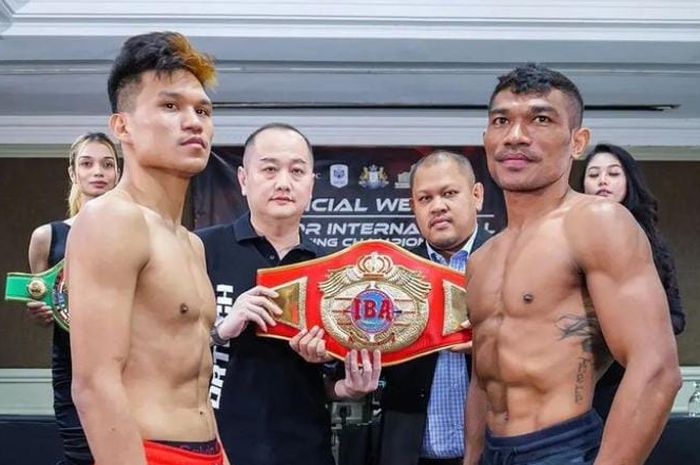 Petinju Indonesia, Hebi Marapu (kanan) akan menghadapi Al Toyogon dari Filipina untuk duel perebutan sabuk juara kelas ringan IBA Intercontinental di Johor Bahru, Malaysia, Minggu (25/12/2022) malam.