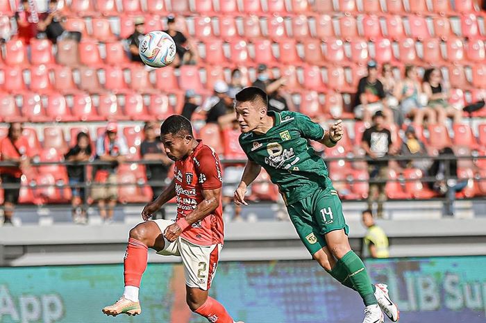 Suasana pertandingan Bali United vs Persebaya Surabaya pada pekan ke-16 Liga 1 2023/2024 di Stadion Kapten I Wayan Dipta, Gianyar, Jumat (20/10/2023)