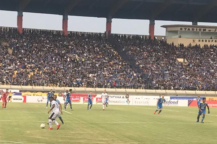 Laga Persib Bandung vs Madura United pada pekan kelima Liga 1 2019 di  Stadion Si Jalak Harupat, Soreang, Kabupaten Bandung, Minggu (23/6/2019).