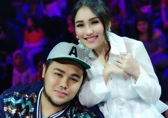 Berduaan Sama Ayu Ting Ting di Belakang Panggung HUT Trans Media ke-17, Ivan Gunawan: Saat Suntuk, Tau-tau Ada Bidadari Masuk