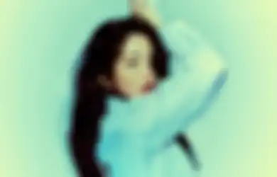 Tampil Artsy, Kim Tae Ri Jadi Cover di ELLE Korea Edisi Desember