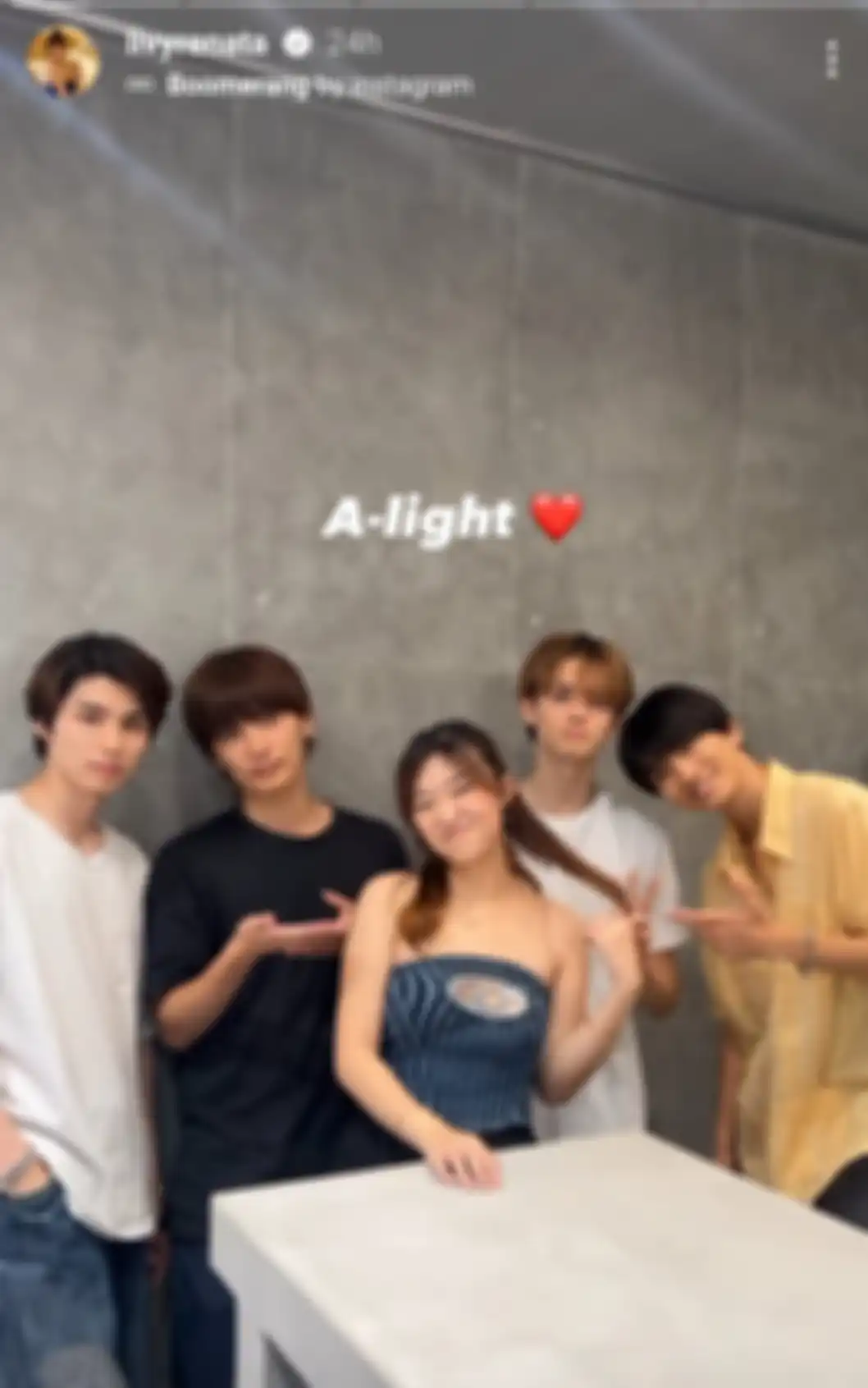 Livy dengan artis A-LIGHT