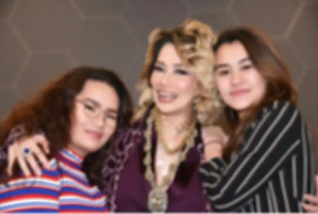 Zahwa Massaid, Reza Artamevia, dan Aaliyah Massaid.