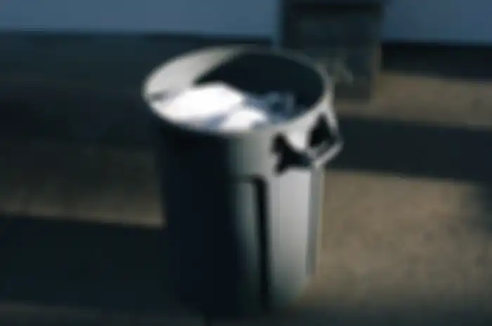 Tips hidup menghilangkan baru menyengat dari tempat sampah