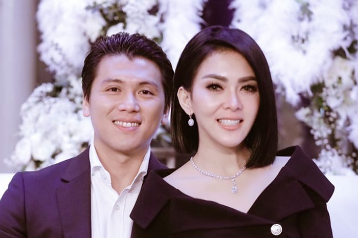 Sifat asli Reino Barack terbongkar kala cicipi makanan buatan Syahrini, sang suami tak sadar jika aksinya tengah direkam