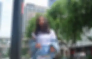 Anti Boring, Ini 4 OOTD Pakai Kaos Putih ala Anak Ririn Ekawati, Jasmine Abeng yang Bisa Kita Tiru!