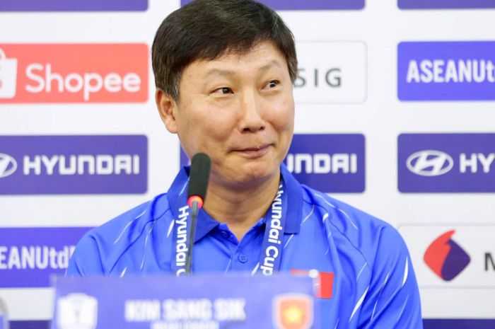 Pelatih Timnas Vietnam, Kim Sang-sik, saat konferensi pers menjelang partai final leg kedua ASEAN Championship 2026.